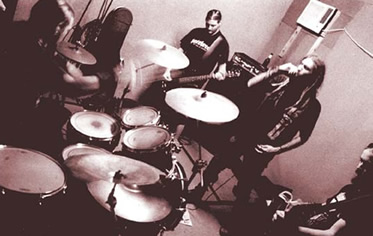 http://i78.photobucket.com/albums/j85/silence_is_surrender/band-practice.jpg